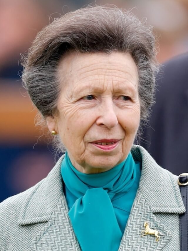 Princess Anne returns home from the hospital!