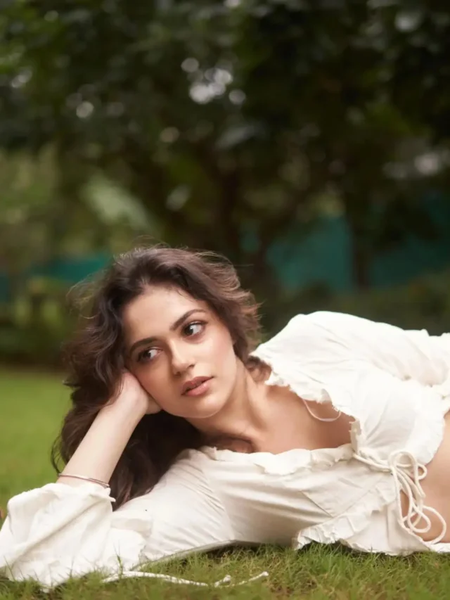 Aneet Padda is Going Viral: DU Girl to Bollywood's New Crush