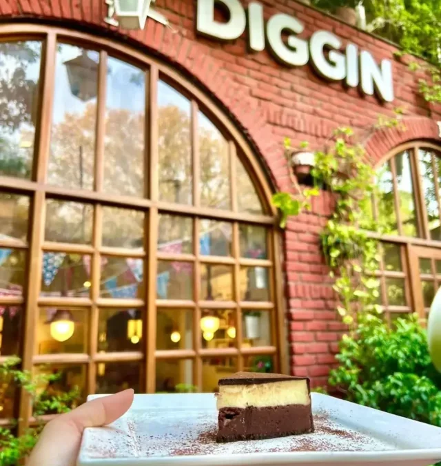 Top 10 Best Cafes & Restaurants in Delhi for Birthday Celebrations